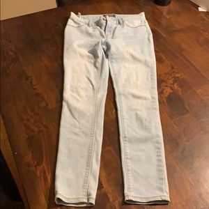 Light pair of jeans! Great fit!!